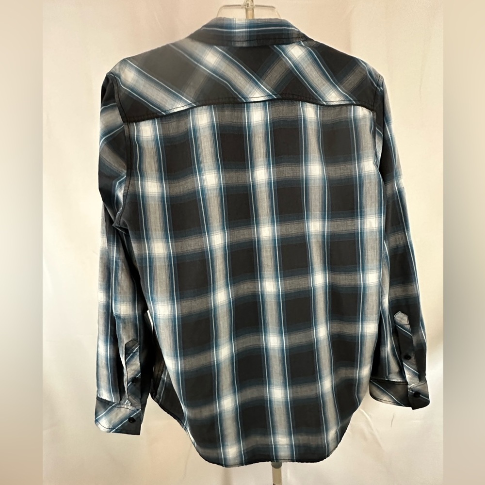 Helix brand long sleeve men’s shirt. Size XL. Athletic Fit. Nice color scheme. - Picture 5 of 8